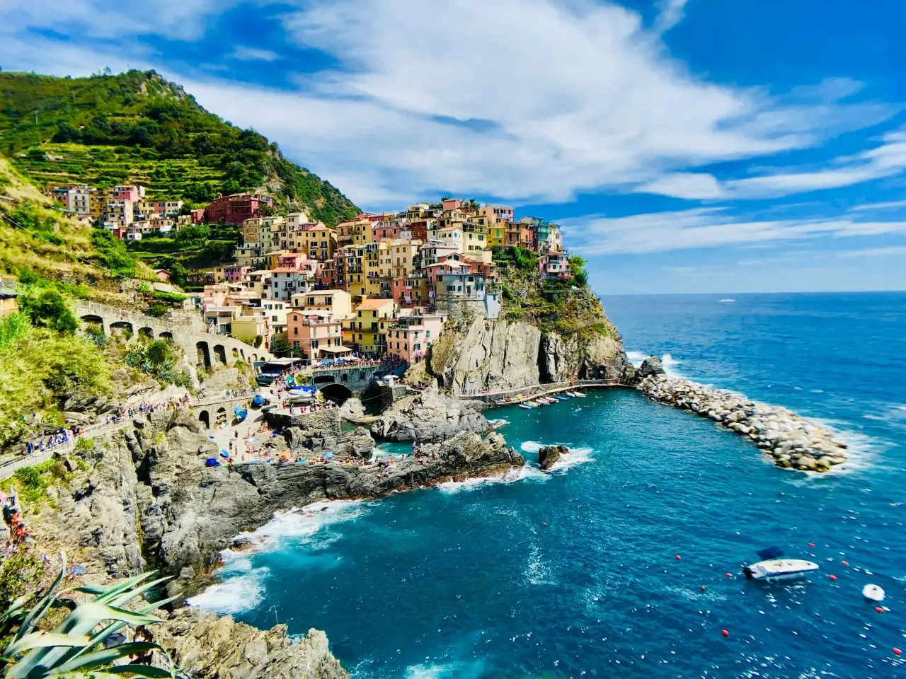 Parco Nazionale delle Cinque Terre: approvata la prima ztl marina, si naviga solo in elettrico